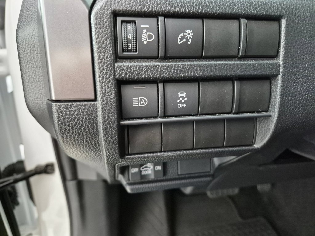 Used 2025 Toyota Tacoma SR5 AWD/4WD image 12