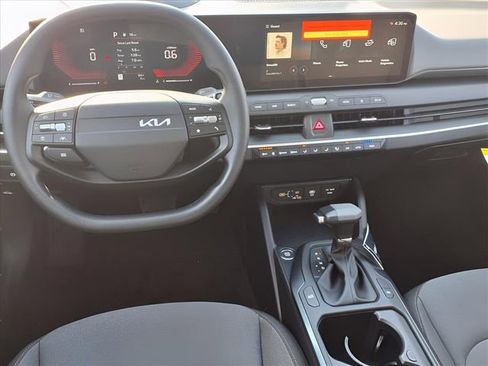 New 2025 Kia K4 LXS image 5