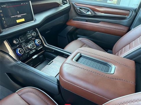 Used 2023 GMC Yukon Denali Ultimate image 17