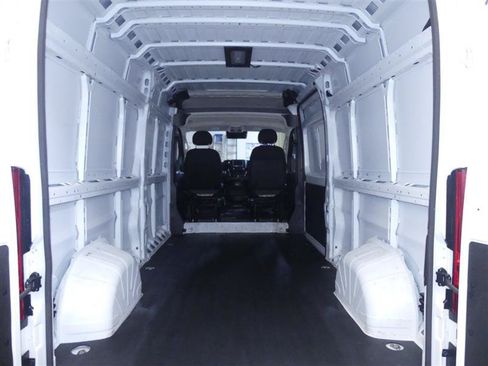 Used 2024 RAM ProMaster 2500 w/ Convenience Group FWD image 5