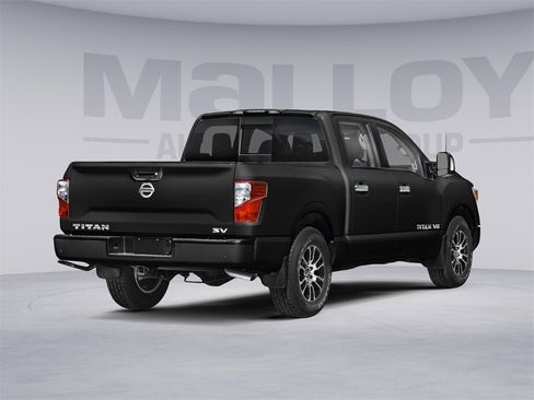 Used 2021 Nissan Titan SV w/ SV Convenience Package image 3