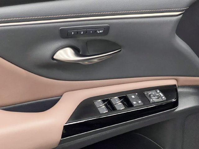 Certified 2022 Lexus ES 300h w/ Premium Package FWD image 10