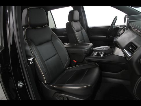 Used 2024 Chevrolet Tahoe Premier AWD/4WD image 17