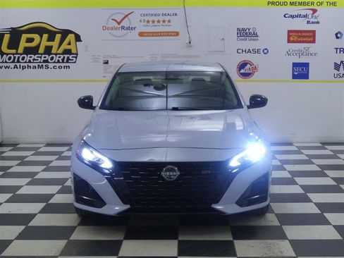 Used 2024 Nissan Altima 2.5 SR image 2