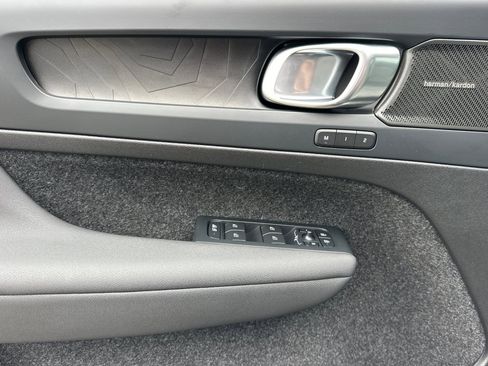 Used 2023 Volvo XC40 Recharge Ultimate image 10