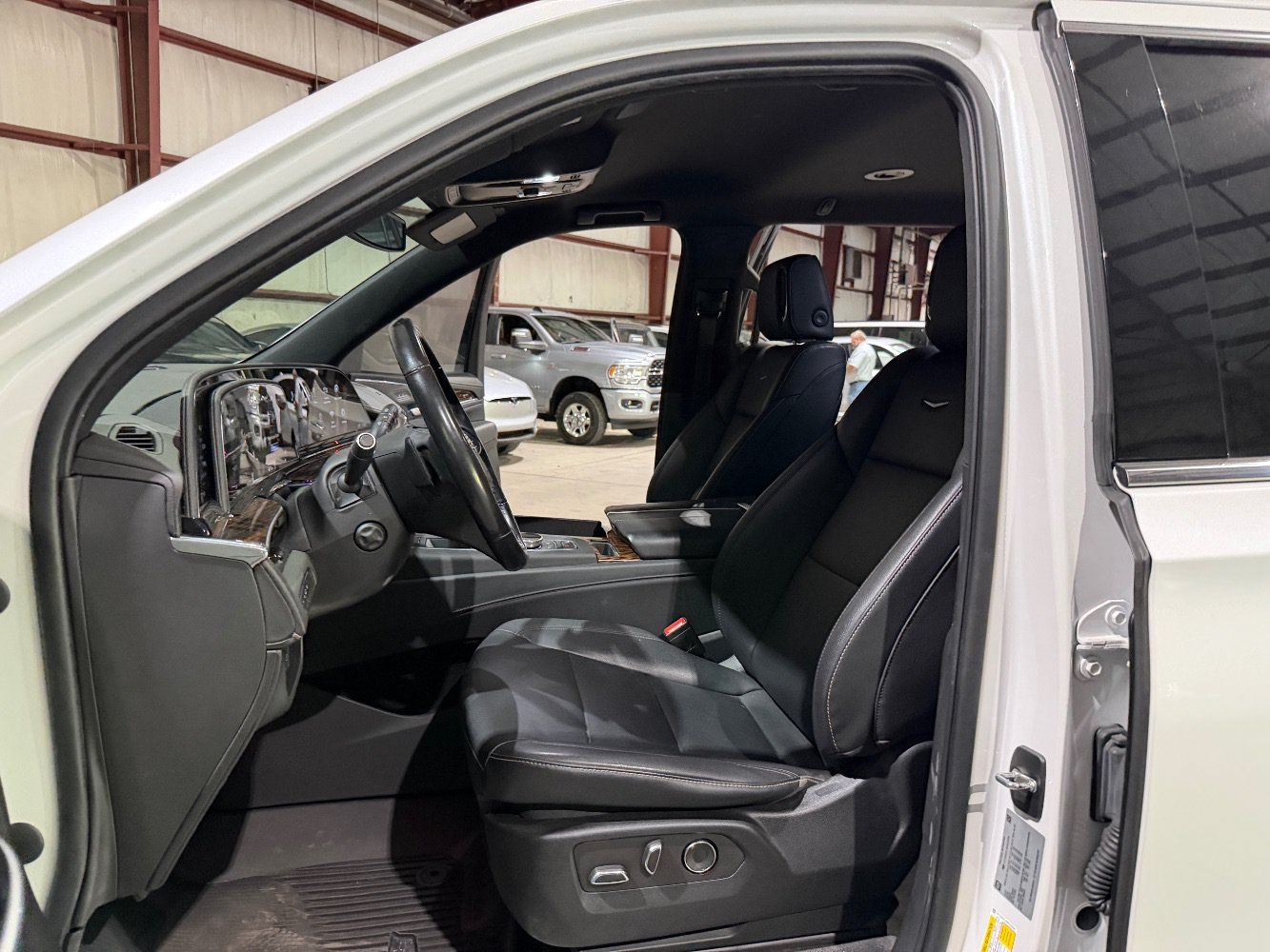 Used 2022 Cadillac Escalade Luxury AWD/4WD image 14