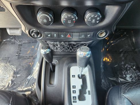 Used 2014 Jeep Wrangler Unlimited Sahara AWD/4WD image 23