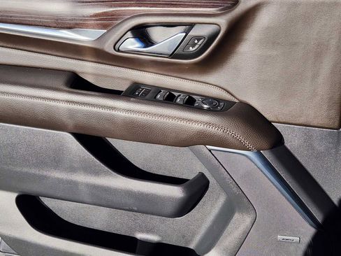 Used 2021 GMC Yukon Denali w/ Denali Premium Package image 6