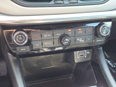 Certified 2024 Jeep Compass Limited AWD/4WD image 31