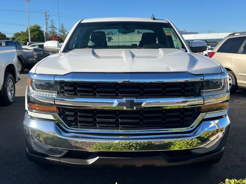 Used 2018 Chevrolet Silverado 1500 LT RWD image 2