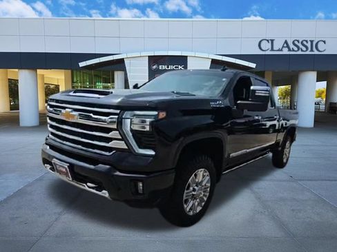 Used 2024 Chevrolet Silverado 2500 High Country AWD/4WD image 3