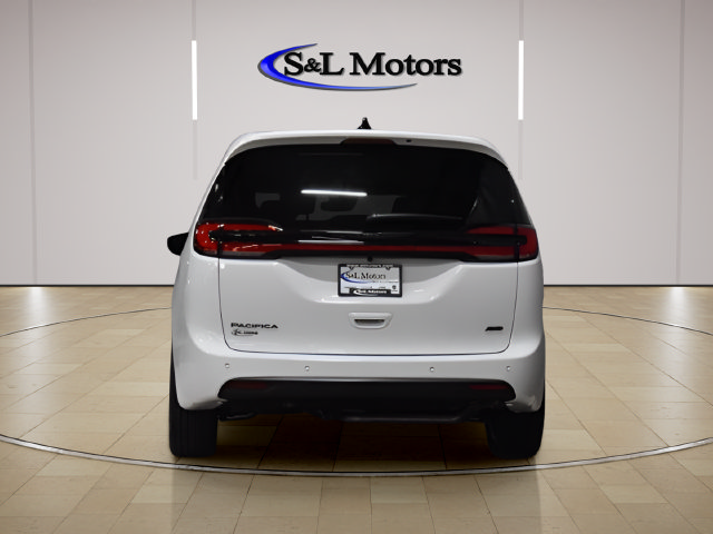 New 2026 Chrysler Pacifica Select AWD/4WD image 7