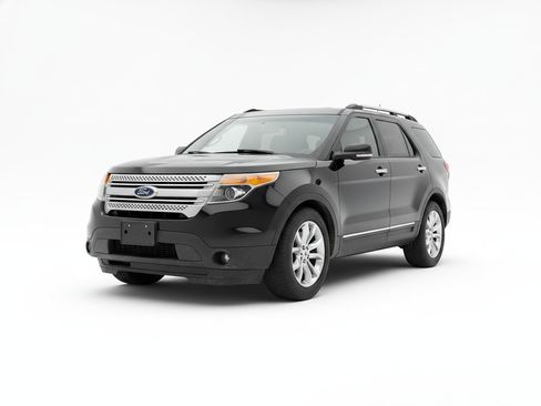Used 2015 Ford Explorer XLT w/ Equipment Group 202A FWD image 2