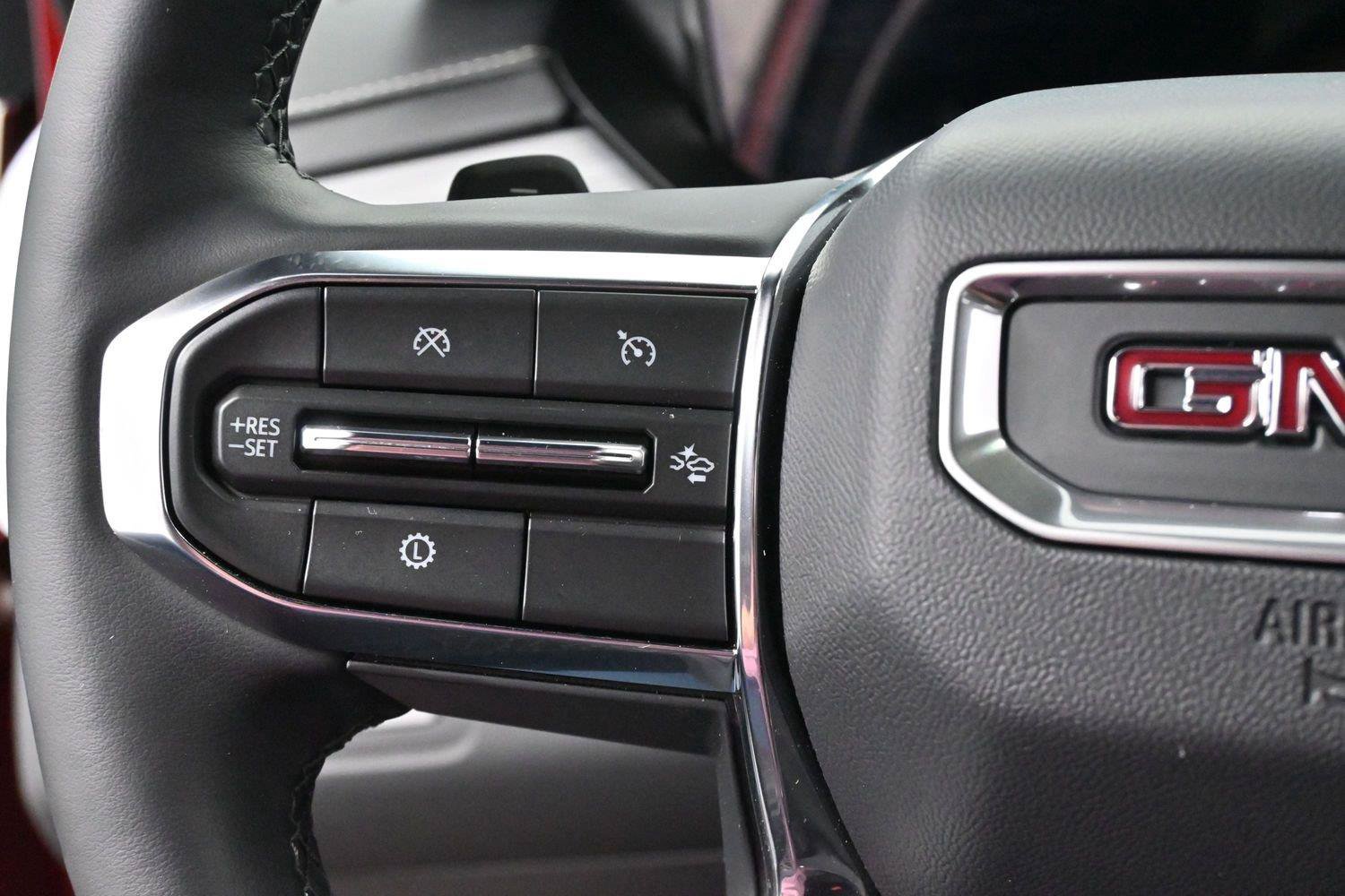Used 2025 GMC Acadia Elevation FWD image 19