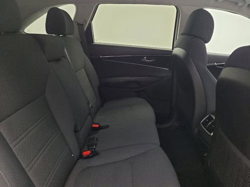 Used 2017 Kia Sorento AWD image 19