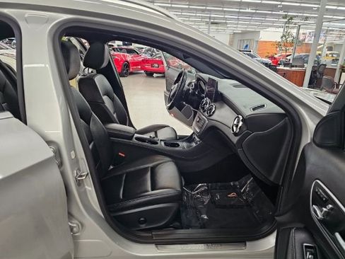 Used 2018 Mercedes-Benz GLA 250 4MATIC w/ Premium Package image 31