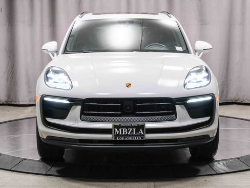 Used 2023 Porsche Macan AWD/4WD image 6
