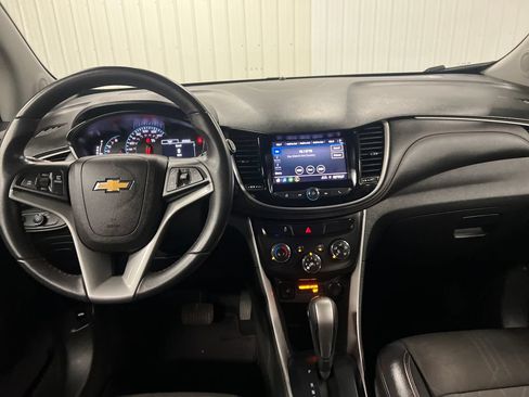 Certified 2022 Chevrolet Trax LT w/ Midnight Edition AWD/4WD image 17