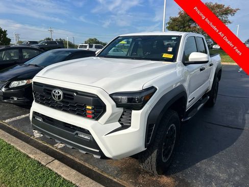 Used 2024 Toyota Tacoma TRD Off-Road AWD/4WD image 12