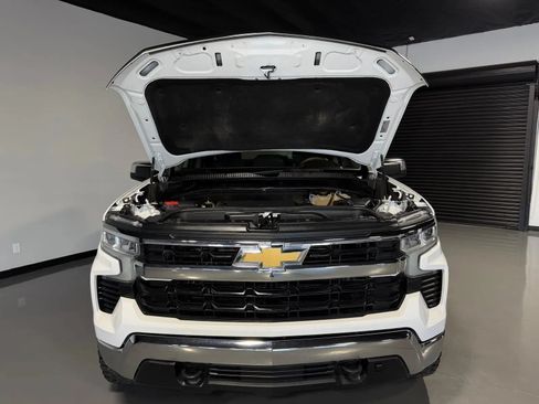 Used 2022 Chevrolet Silverado 1500 LT AWD/4WD image 7