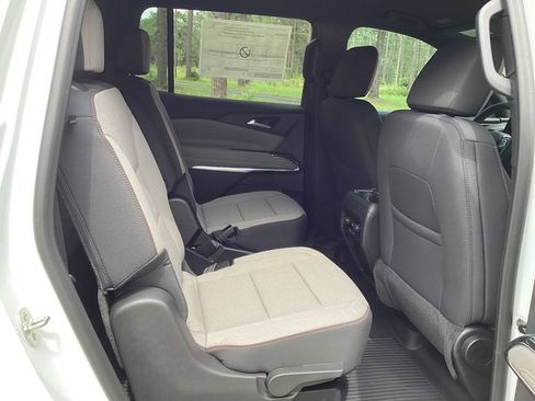 New 2026 Chevrolet Traverse LT w/ Driver Confidence Package FWD image 18