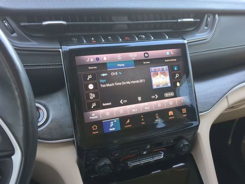 Certified 2021 Jeep Grand Cherokee L Limited AWD/4WD image 27