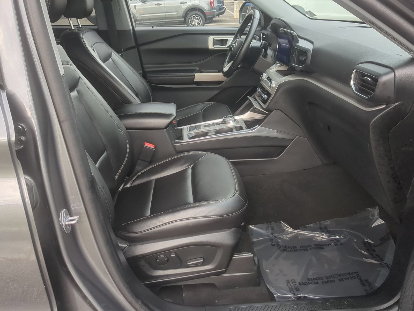 Used 2022 Ford Explorer XLT w/ Equipment Group 202A RWD image 38