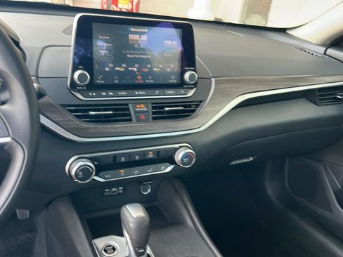 Used 2025 Nissan Altima 2.5 SV image 24