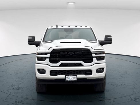 New 2026 RAM 2500 Laramie AWD/4WD image 10