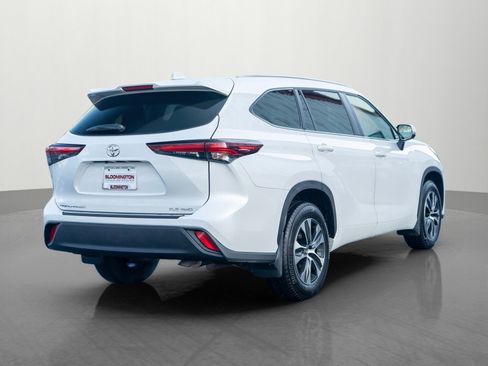 Used 2025 Toyota Highlander XLE image 7