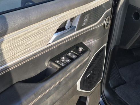 Used 2022 Jeep Wagoneer Series III w/ Premium Group I AWD/4WD image 13