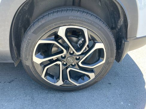 Used 2024 Chevrolet Trax RS w/ Sunroof Package FWD image 3
