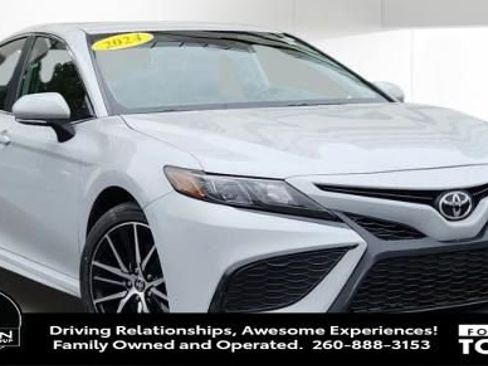 Used 2024 Toyota Camry SE FWD image 4
