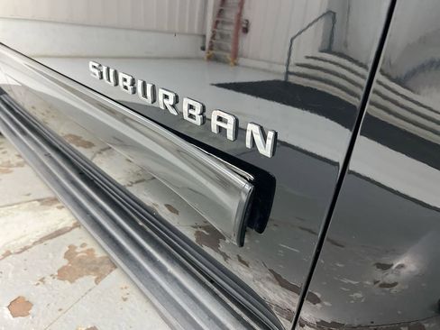 Used 2014 Chevrolet Suburban LT image 31