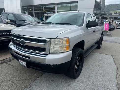 Used 2010 Chevrolet Silverado 1500 LT w/ Power Pack Plus RWD image 3