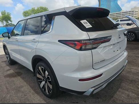 Used 2025 Mitsubishi Outlander SE FWD image 4