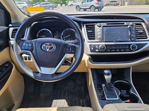 Used 2015 Toyota Highlander XLE AWD/4WD image 2