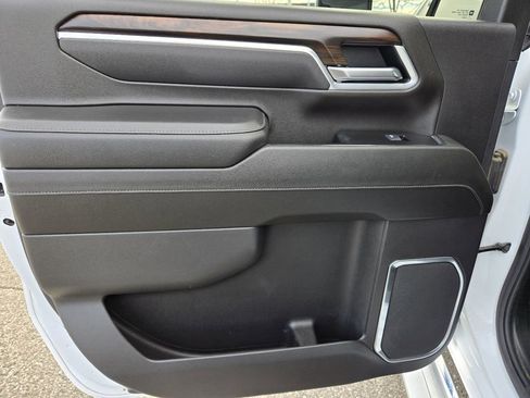 Used 2025 GMC Sierra 3500 SLT w/ SLT Convenience Package image 38