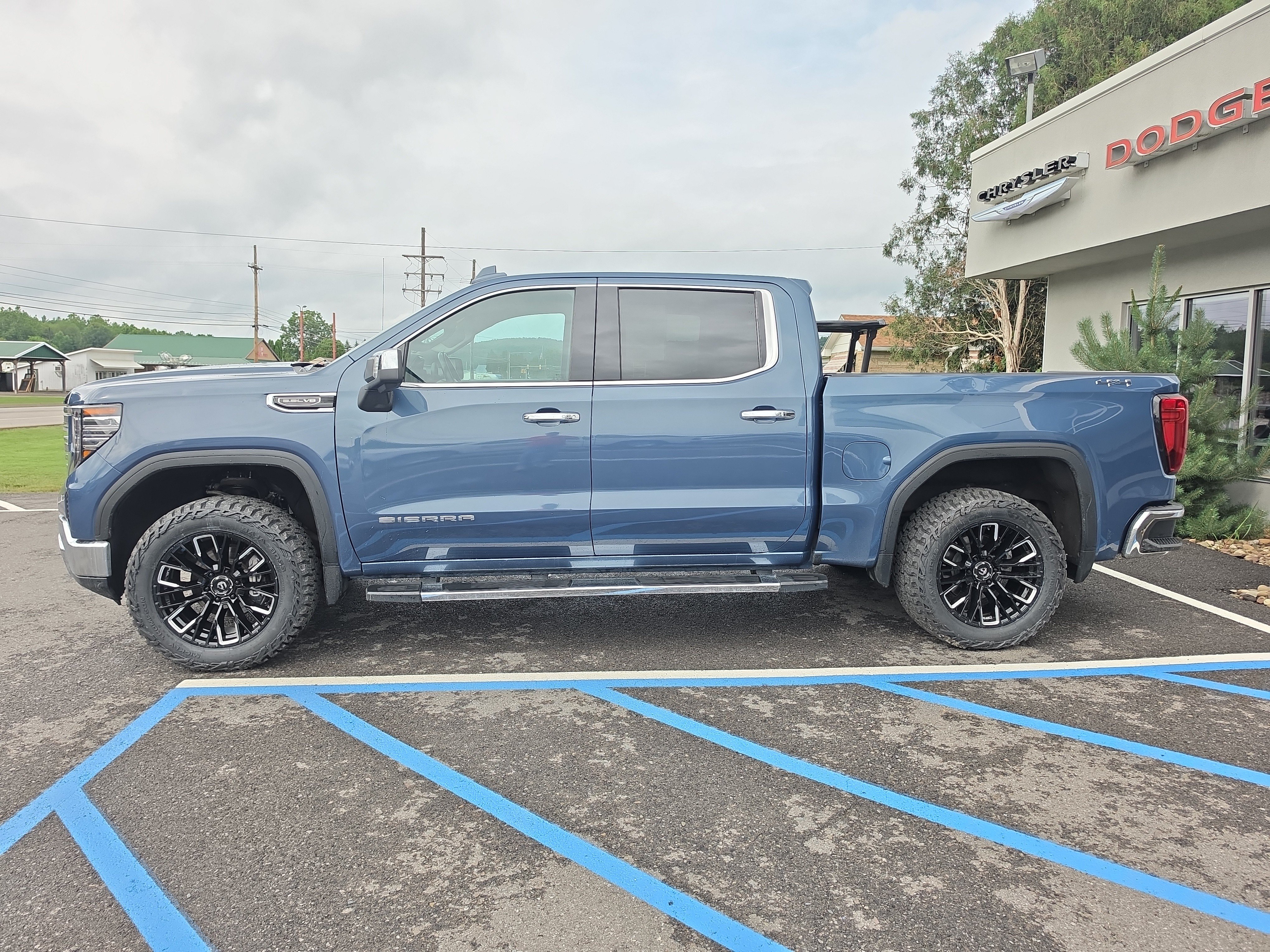 Used 2024 GMC Sierra 1500 SLT AWD/4WD image 7