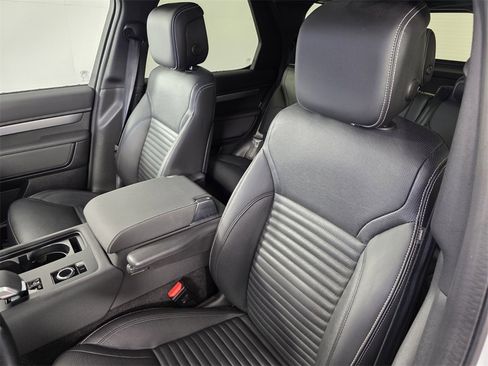 Used 2023 Land Rover Discovery S R-Dynamic image 11