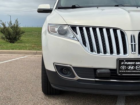 Used 2012 Lincoln MKX FWD image 4