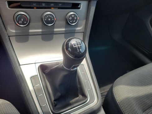 Used 2015 Volkswagen Golf S FWD image 27