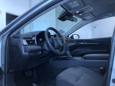 Used 2025 Toyota Camry LE image 11