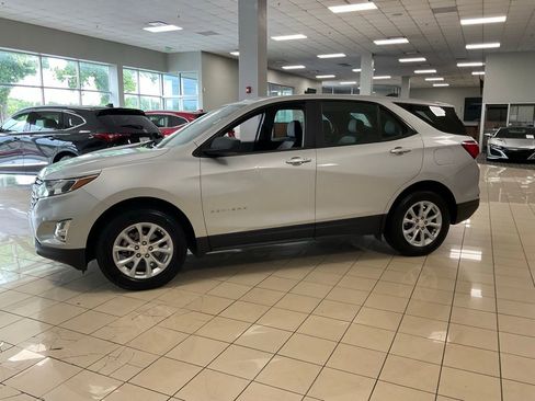 Used 2021 Chevrolet Equinox LS AWD/4WD image 4
