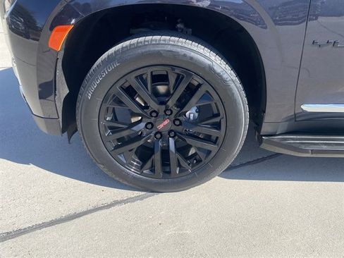 Used 2023 GMC Yukon SLT w/ SLT Premium Package image 20