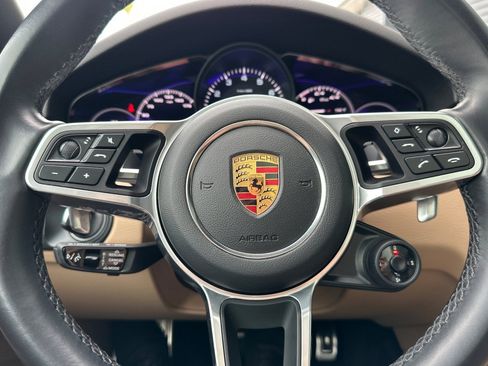 Certified 2022 Porsche Cayenne Platinum Edition image 24