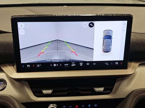 Used 2025 Ford Explorer Active w/ Active Comfort Package image 31