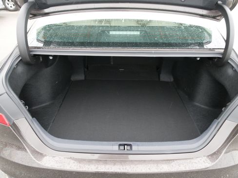 Used 2018 Toyota Camry LE image 14