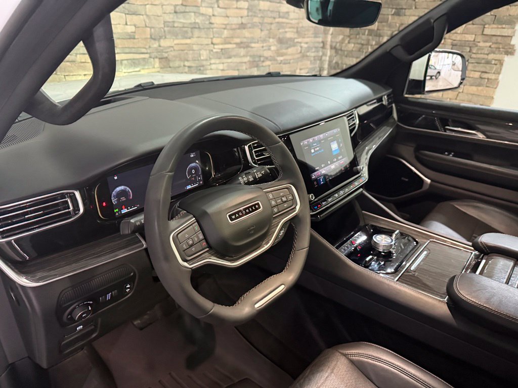 Used 2022 Jeep Wagoneer Series III w/ Premium Group I AWD/4WD image 13