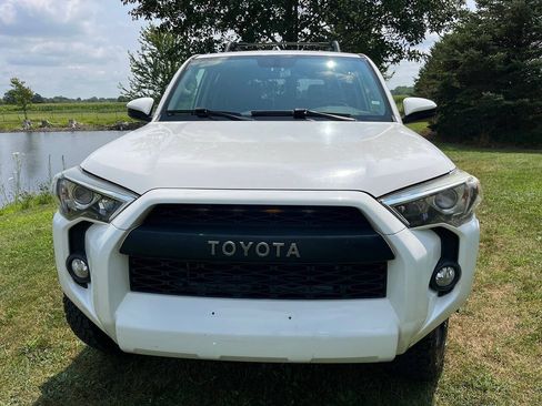 Used 2017 Toyota 4Runner SR5 AWD/4WD image 2